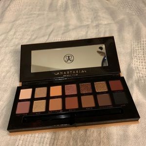 Anastasia Beverly Hills soft glam palette